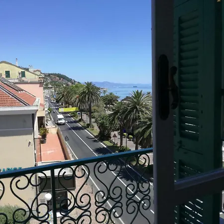 58 Gradini Dal Mare * Cogoleto
